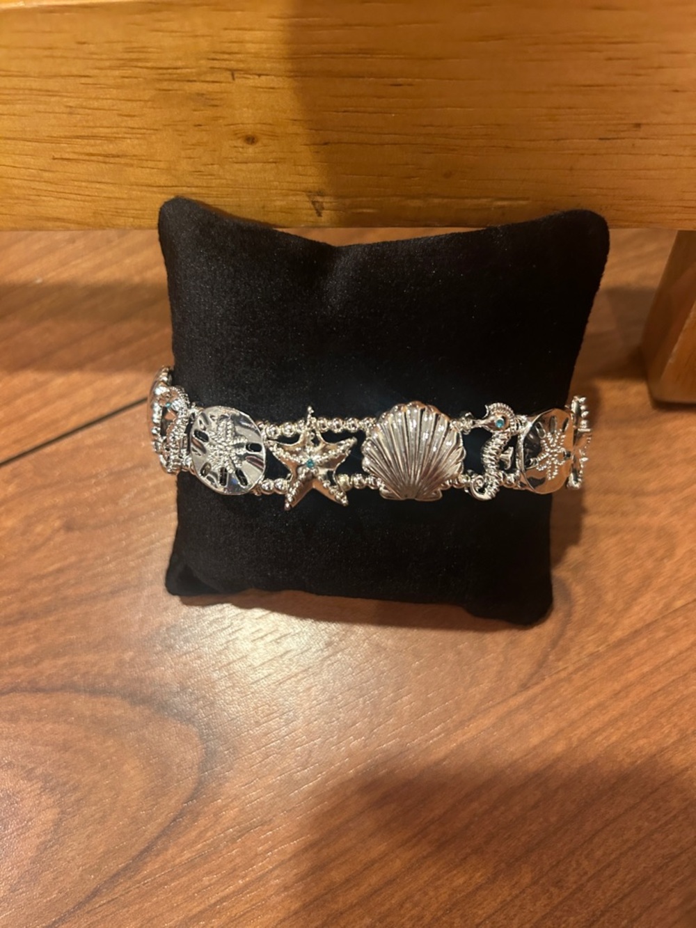 Silver Starfish and Shell Bracelet - Picture 2 of 3